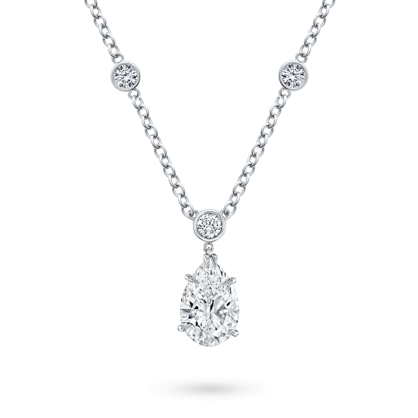 Pendentif en diamant taille poire sur chaîne rondelle sur une chaîne