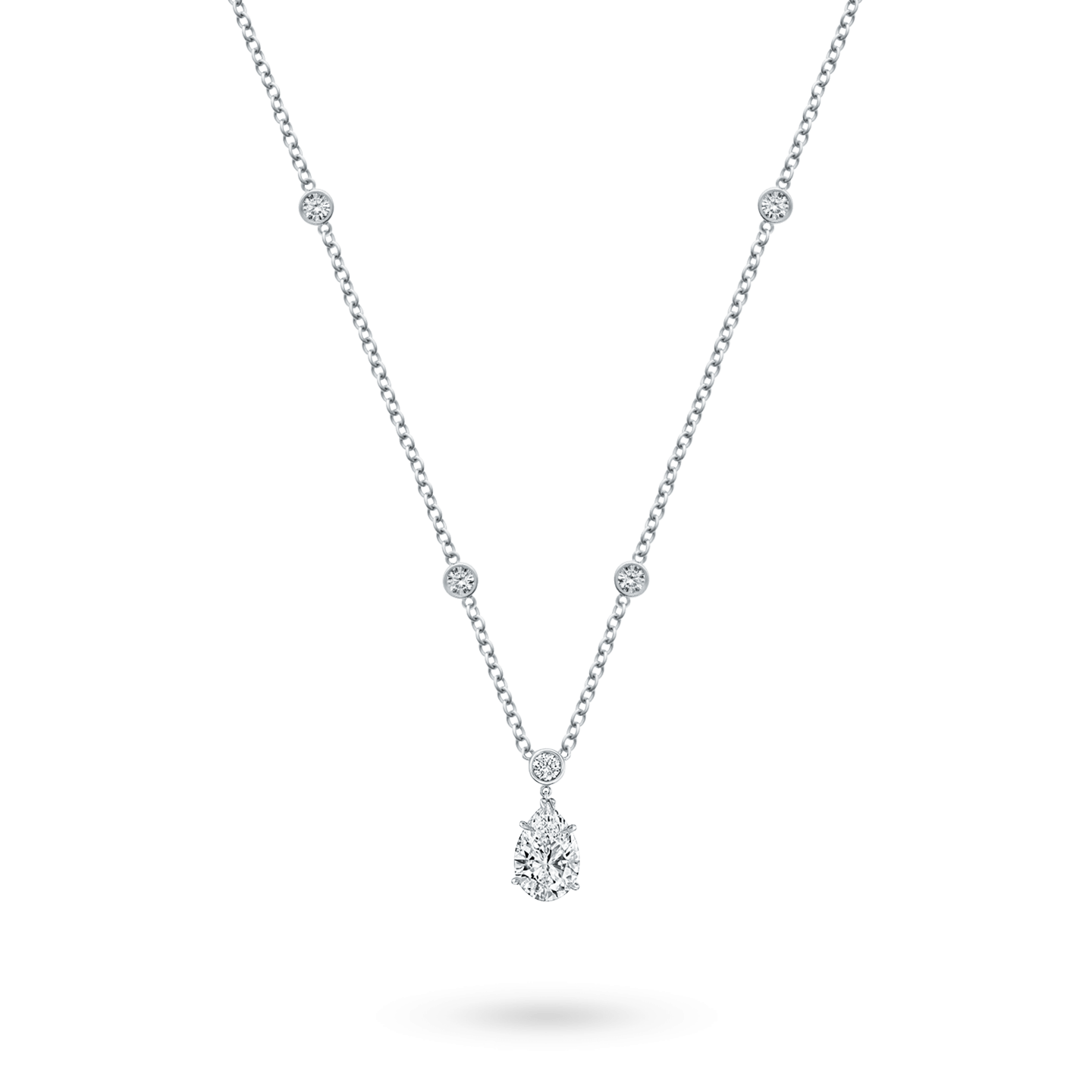Pendentif en diamant taille poire sur chaîne rondelle sur une chaîne plus longue