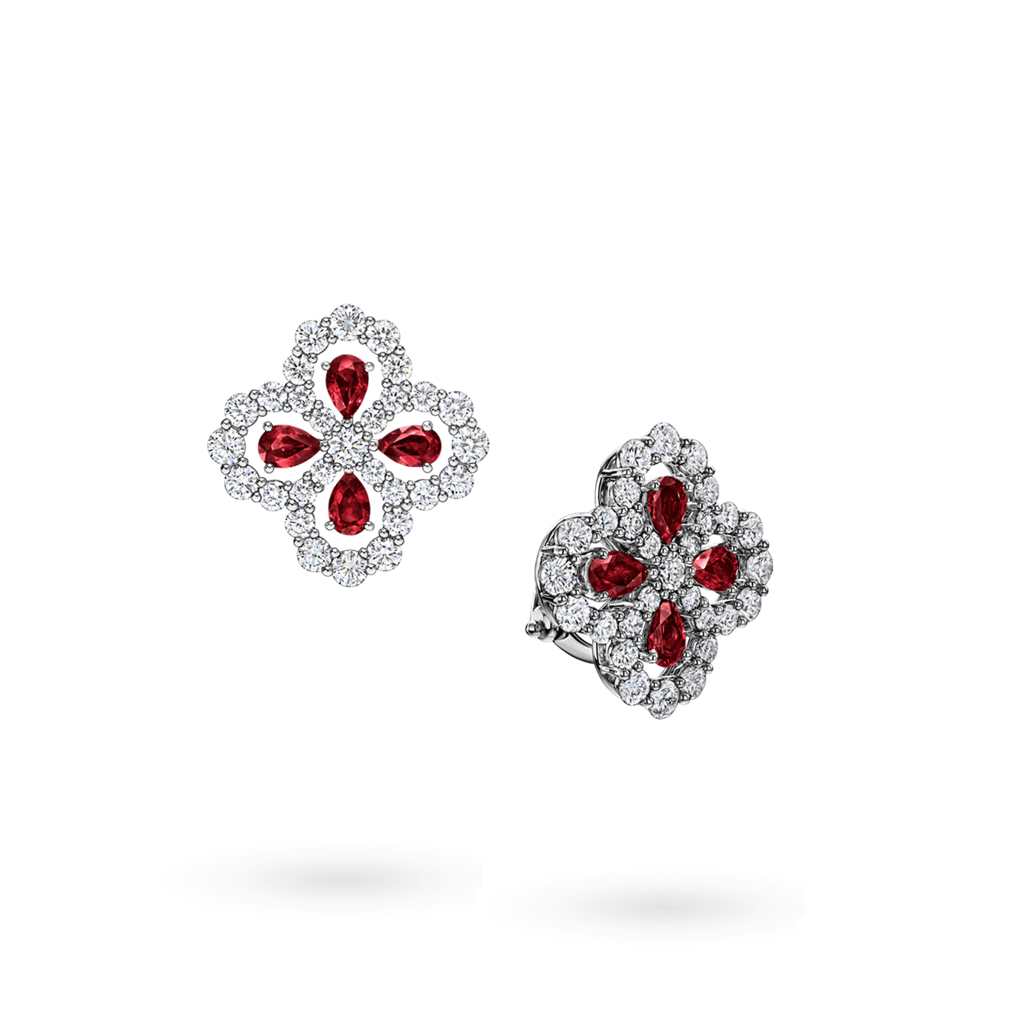 Diamond Loop红宝石和钻石耳环斜视图