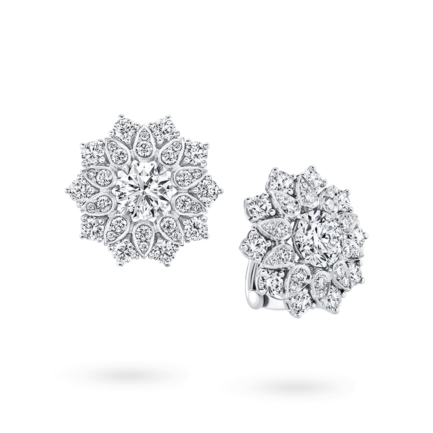 Vue en angle de la Boucles d'oreilles Lotus Cluster en diamant, Large