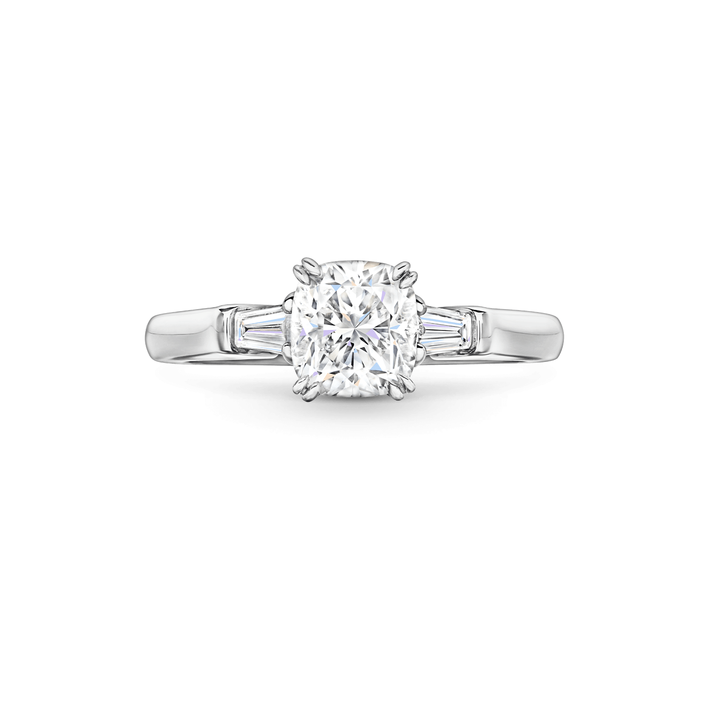 Vue de face de la Bague de fiançailles Classic Winston diamant taille coussin et diamants latéraux taille baguette