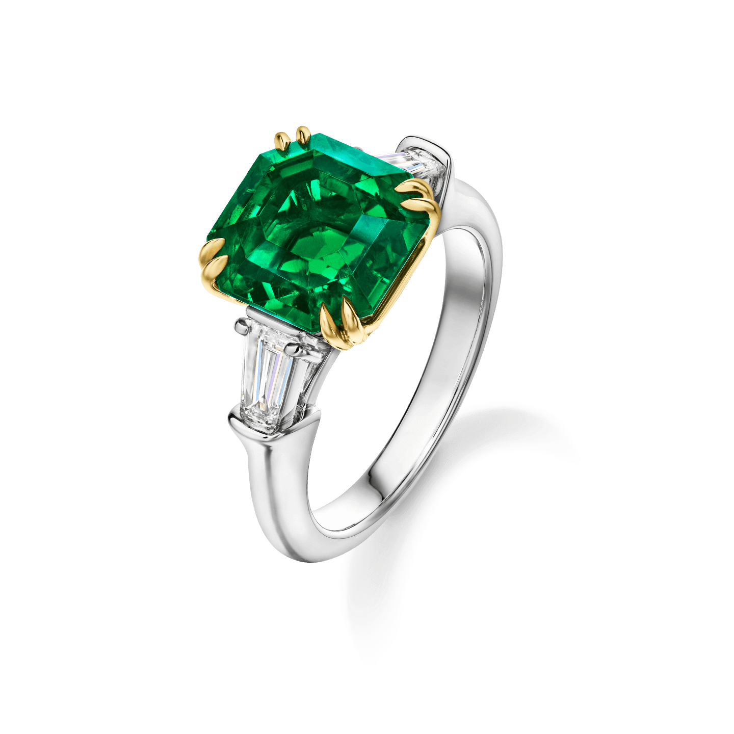 Vue en angle de la Bague Classic Winston émeraude taille émeraude