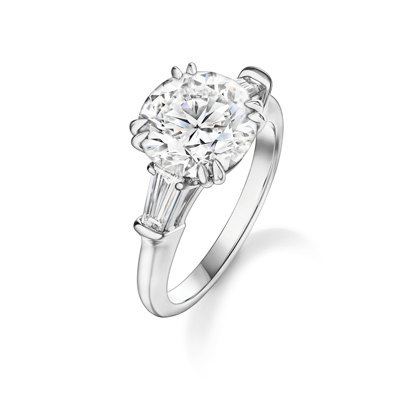 Vue en angle de la Bague de fiançailles Classic Winston diamant taille brillant et diamants latéraux taille baguette