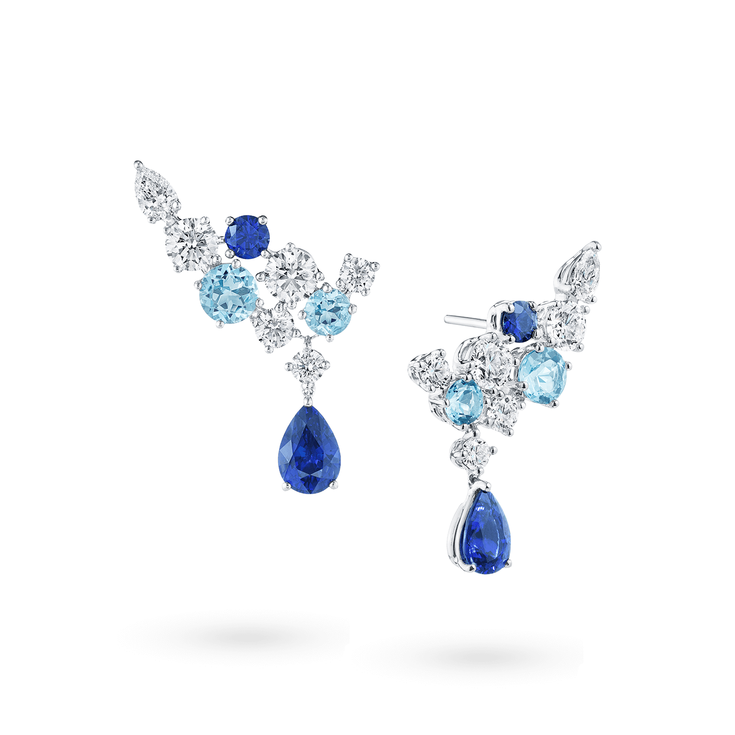 Vue en angle de la Boucles d'oreilles Sparkling Cluster en saphir, aigue-marine, et diamant
