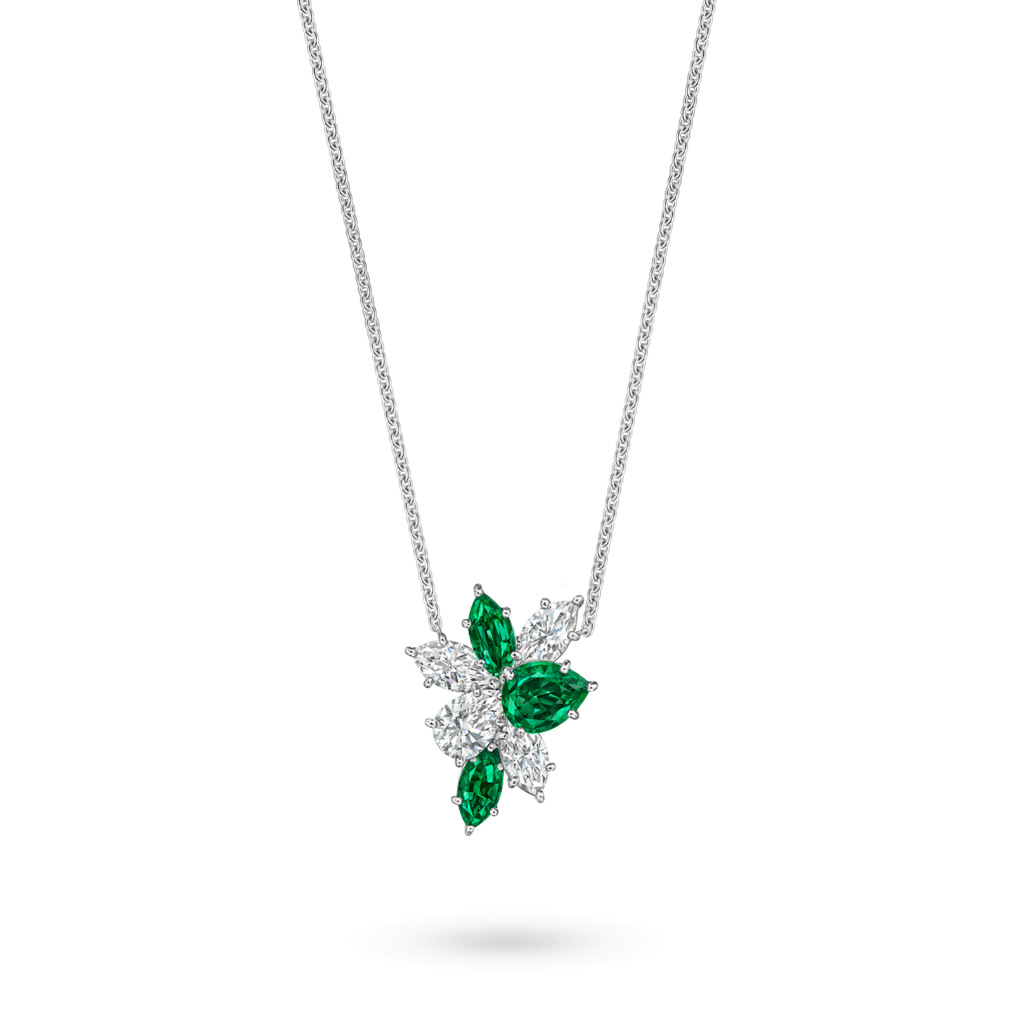 Pendentif Winston Cluster en émeraude et diamant sur une chaîne plus longue