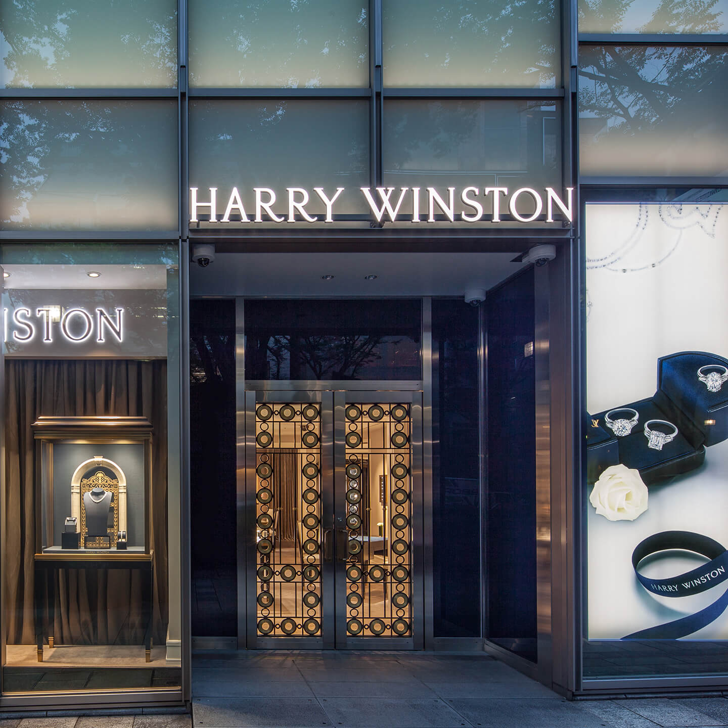 Façade of the Harry Winston Omotesando Salon