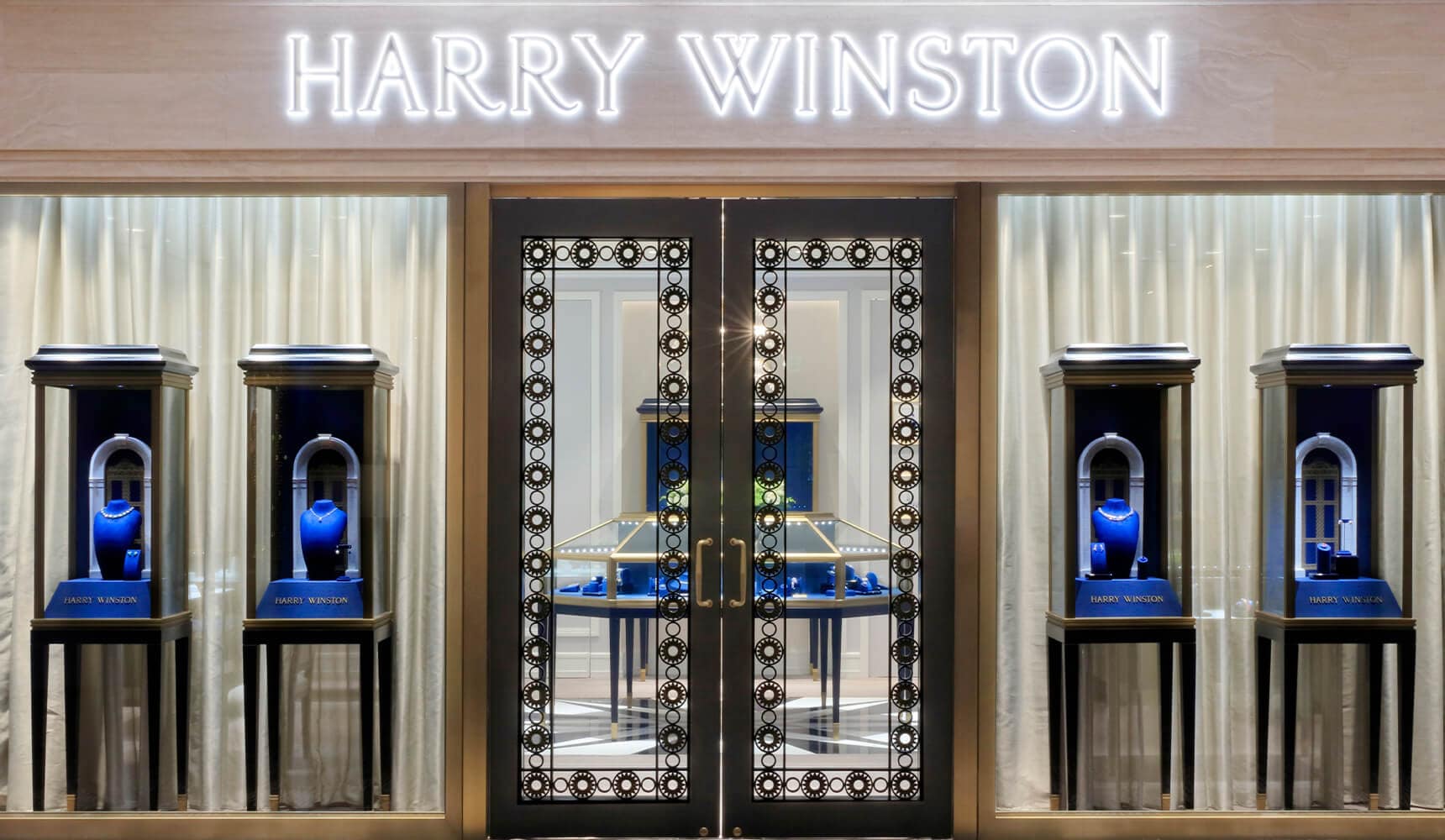 The entrance to the Harry Winston Taipei Regent Salon