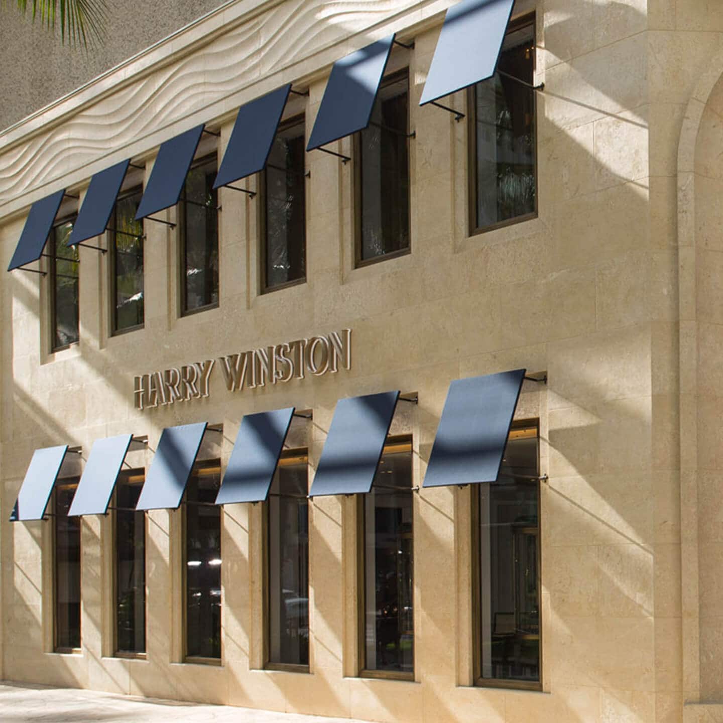Façade view of the Harry Winston Waikiki Salon
