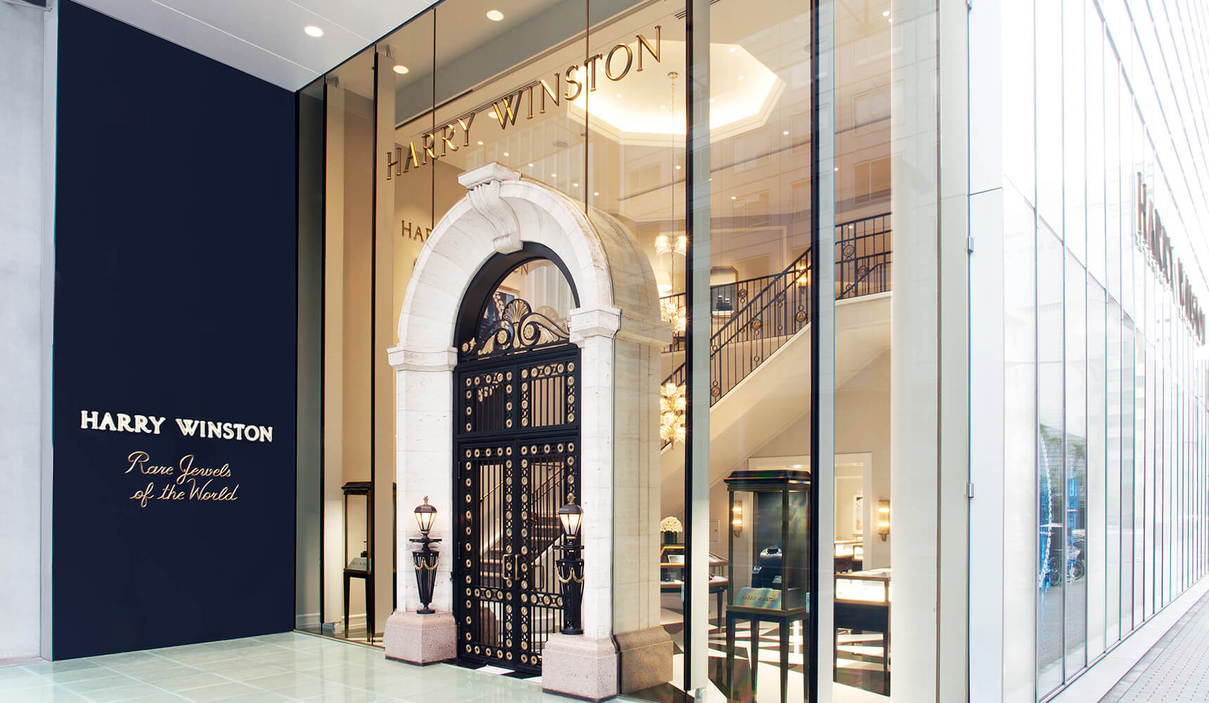 Harry Winston réouvre son salon de Ginza