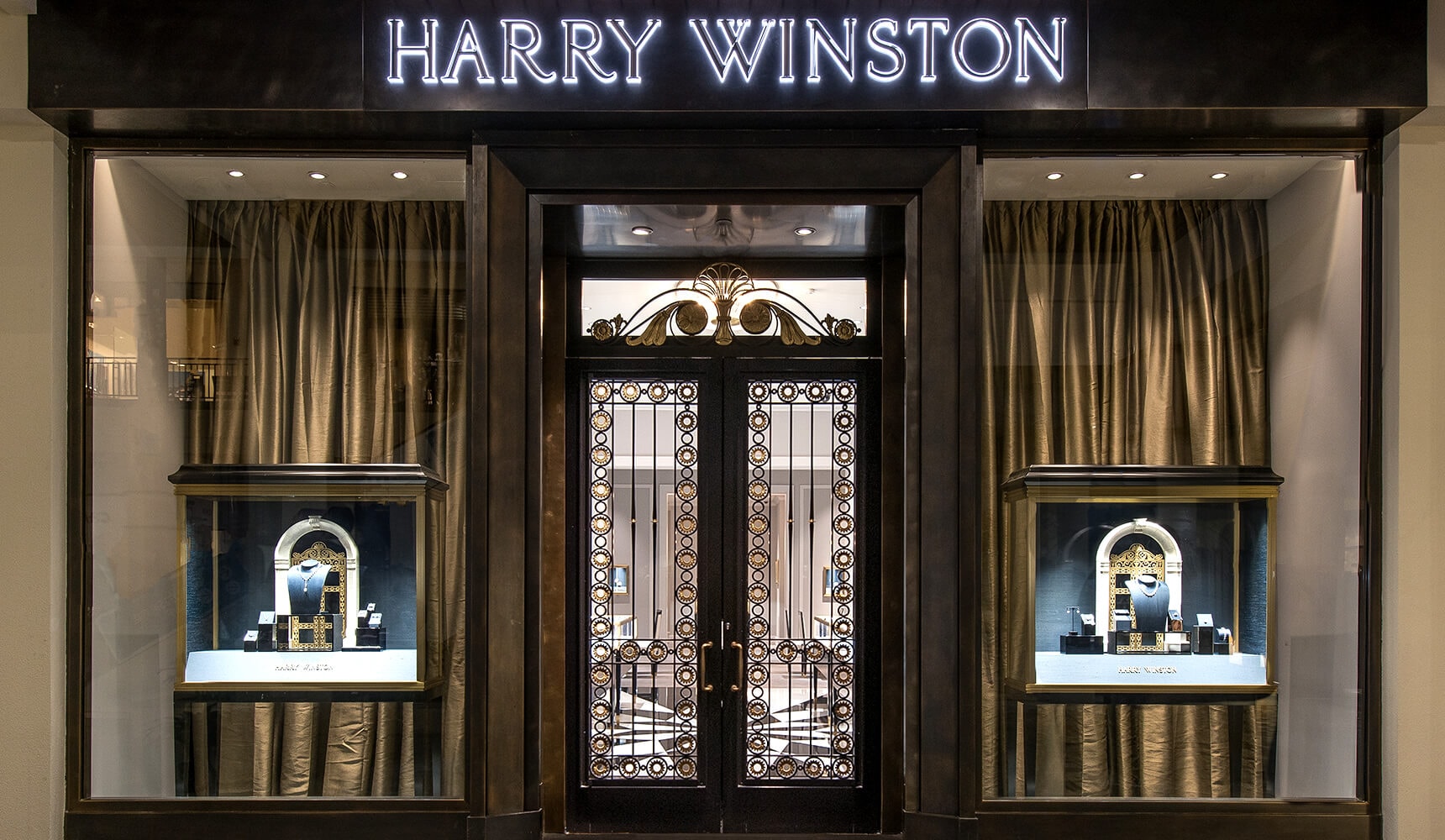 Harry Winston rouvre son salon d'Ala Moana