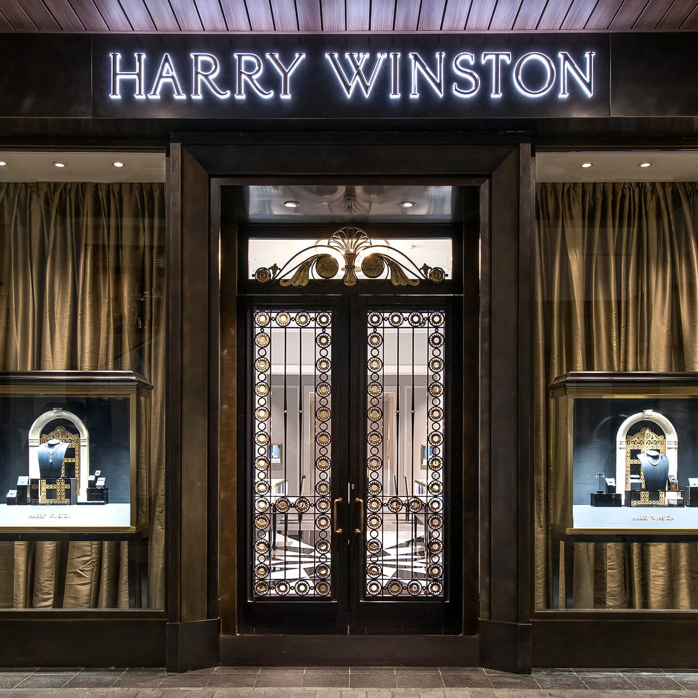 Harry Winston Reopens its Salon in Ala Moana
