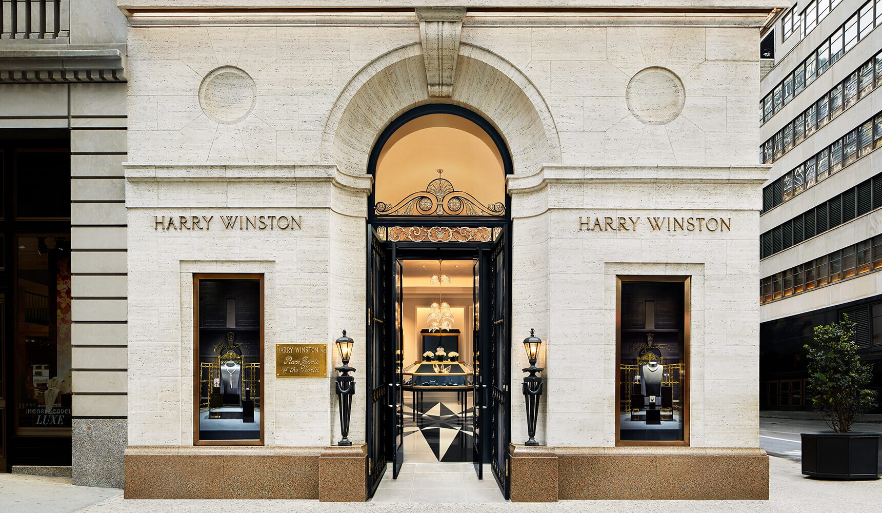 La Maison Harry Winston est ravie de vous ouvrir à nouveau ses portes !